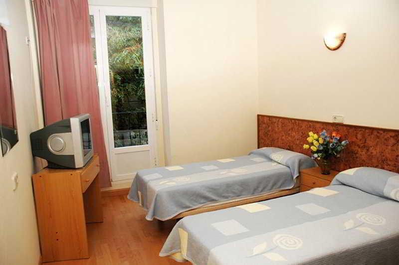 Hostal Camino Madrid Bagian luar foto